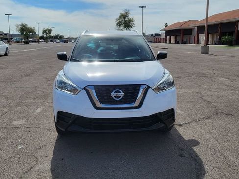 Used 2019 Nissan Kicks S image 3