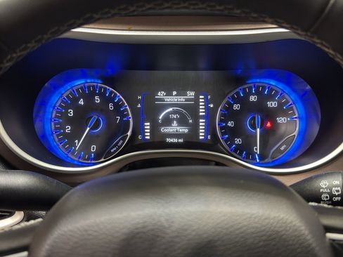 Used 2023 Chrysler Voyager LX image 29