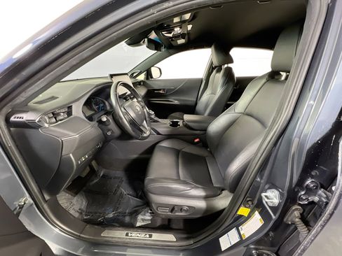 Used 2022 Toyota Venza XLE image 19