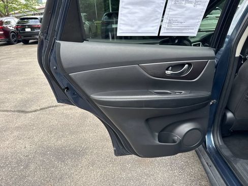 Used 2016 Nissan Rogue SV FWD image 81