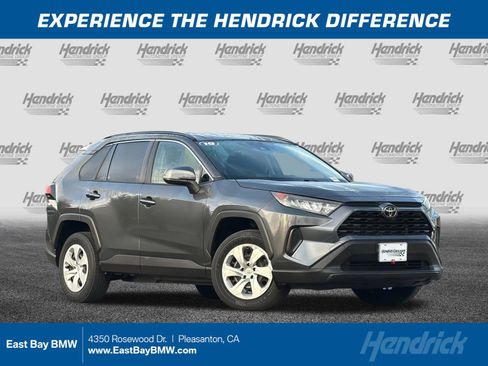 Used 2019 Toyota RAV4 LE image 1