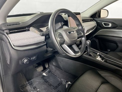 Used 2022 Jeep Compass Latitude AWD/4WD image 9
