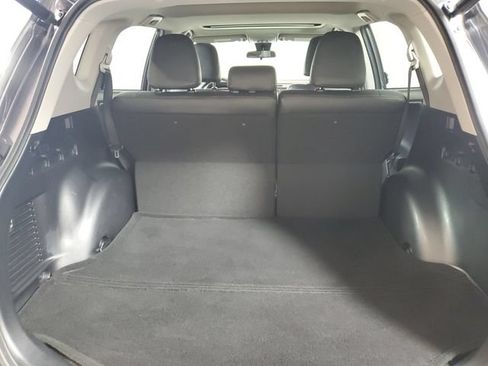 Used 2018 Toyota RAV4 XLE AWD/4WD image 6