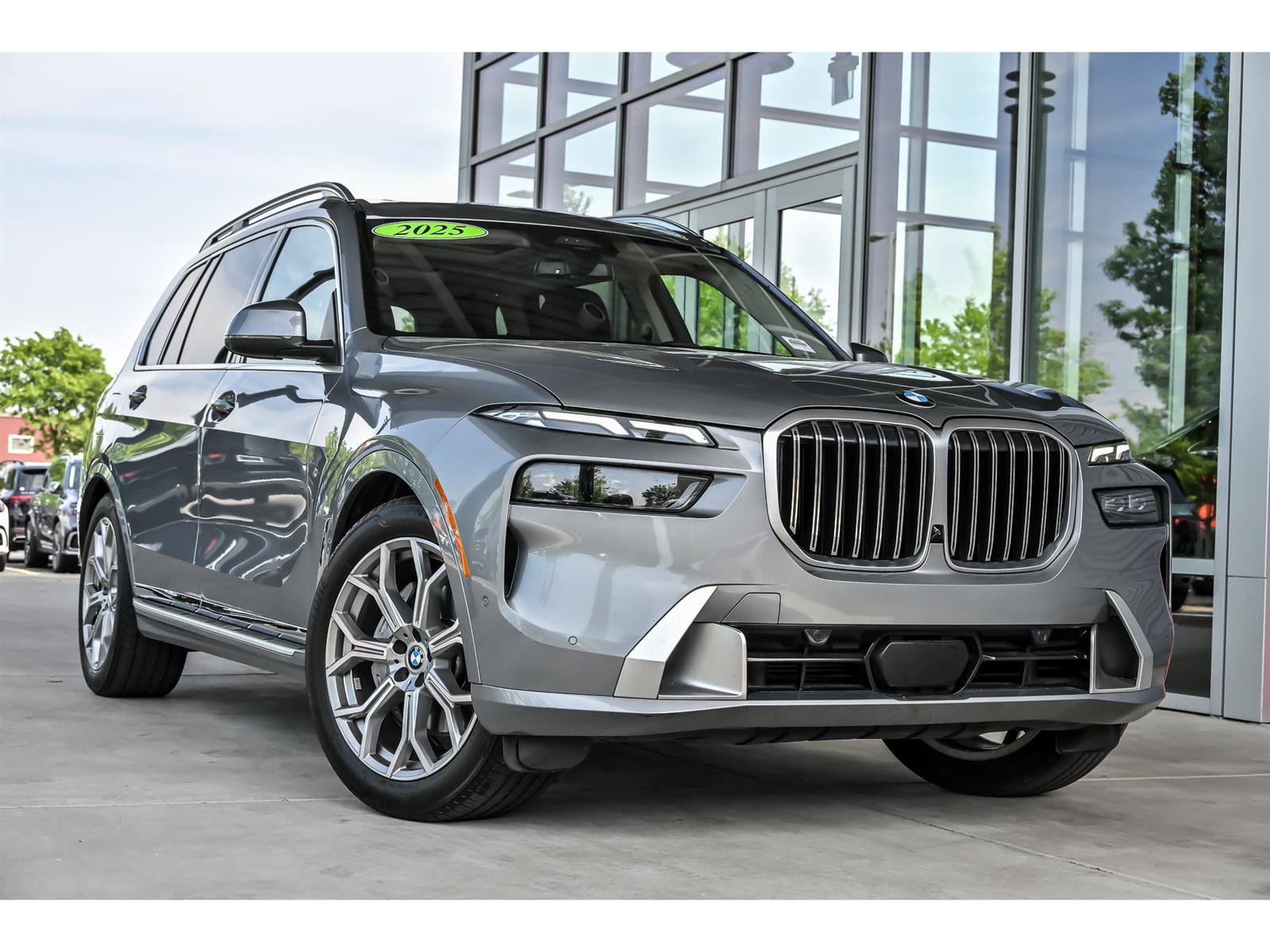 Used 2025 BMW X7 xDrive40i AWD/4WD image 1