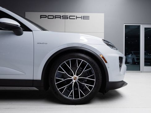 Certified 2026 Porsche Macan 4 Electric AWD/4WD image 11