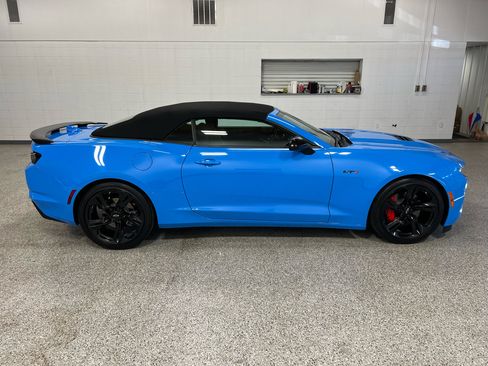 Used 2023 Chevrolet Camaro LT w/ RS Package image 5