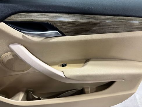 Used 2015 BMW X1 sDrive28i image 16