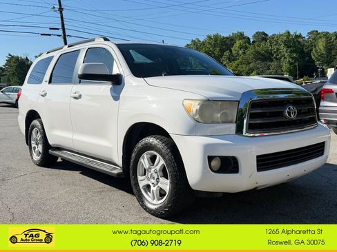 Used 2013 Toyota Sequoia SR5 w/ Premium Pkg AWD/4WD image 10