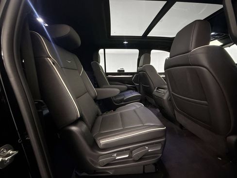 Used 2025 Cadillac Escalade ESV Sport AWD/4WD image 27
