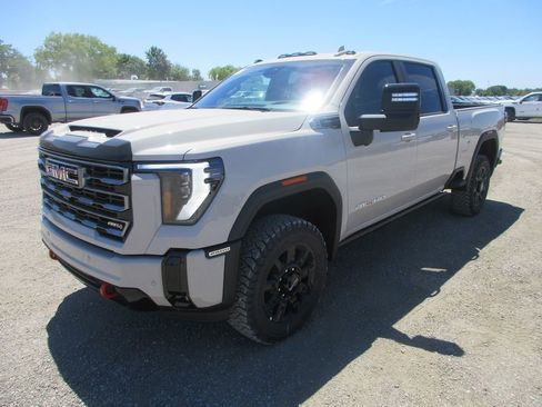 New 2026 GMC Sierra 2500 AT4 w/ AT4 Premium Plus Package AWD/4WD image 10