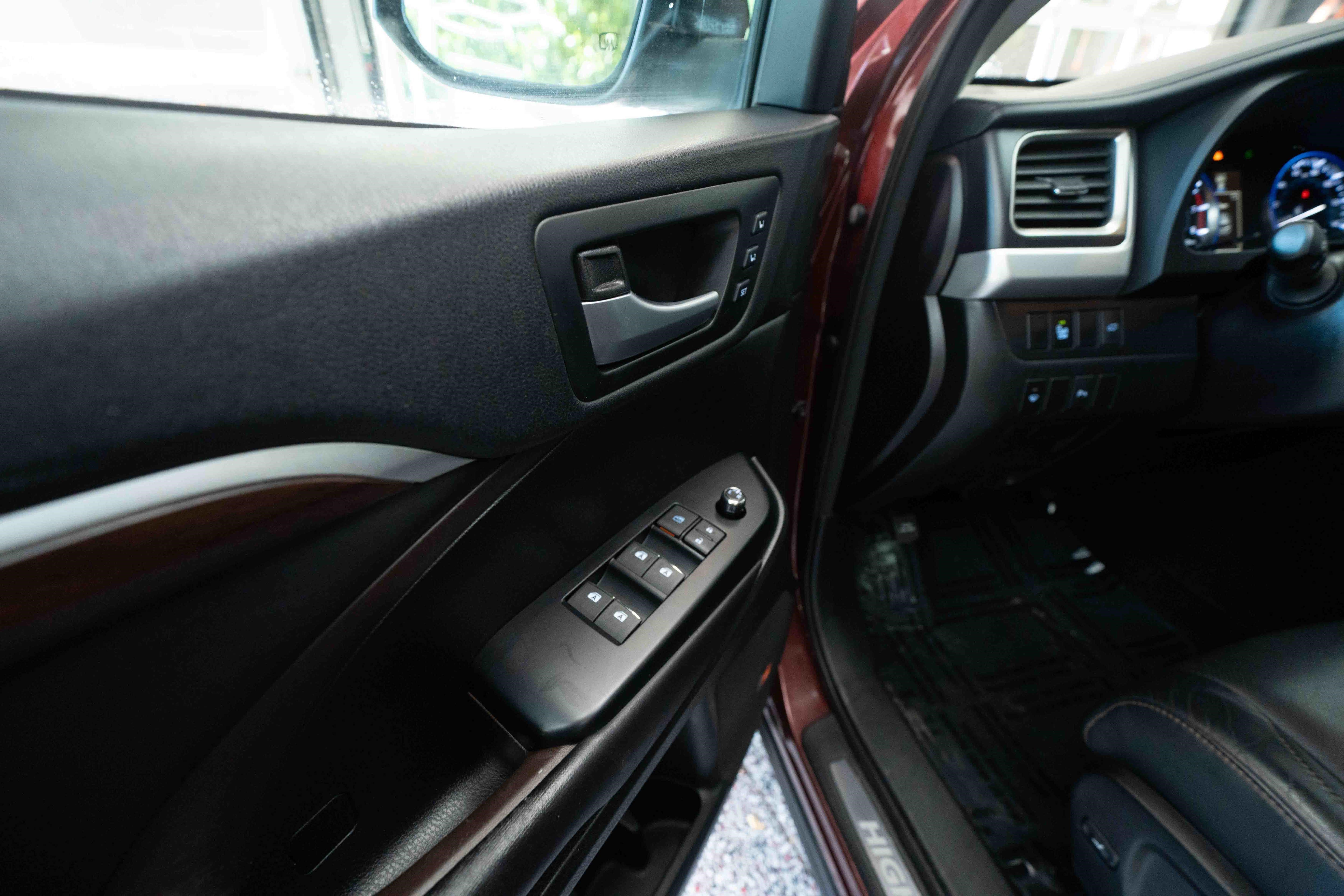 Used 2016 Toyota Highlander Limited AWD/4WD image 7