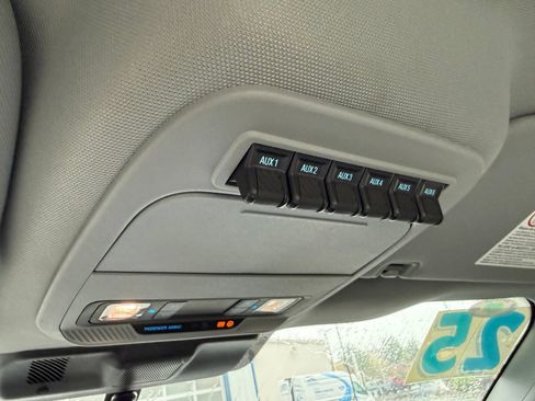 Used 2025 Ford F550 2WD Regular Cab Super Duty image 18