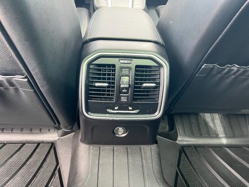 Used 2018 Porsche Macan image 18