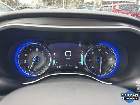 Used 2024 Chrysler Pacifica Touring-L image 23