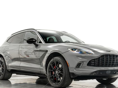 Used 2021 Aston Martin DBX image 32
