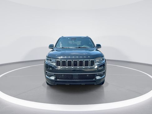 Used 2024 Jeep Wagoneer 4WD w/ Premium Group I image 3