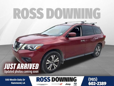Used 2017 Nissan Pathfinder S FWD image 1
