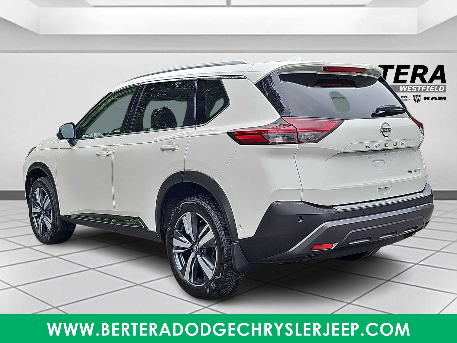 Used 2023 Nissan Rogue SL w/ SL Premium Package AWD/4WD image 4