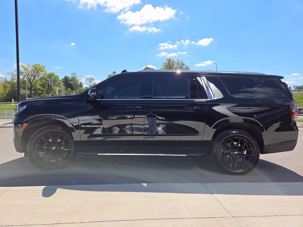 Used 2022 Chevrolet Suburban LT w/ Luxury Package AWD/4WD image 22