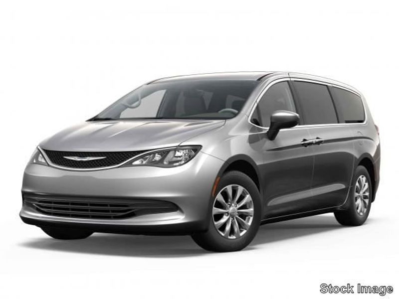 Used 2018 Chrysler Pacifica Touring image 1