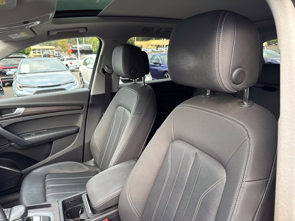Used 2021 Audi Q5 2.0T Premium w/ Convenience Package AWD/4WD image 4