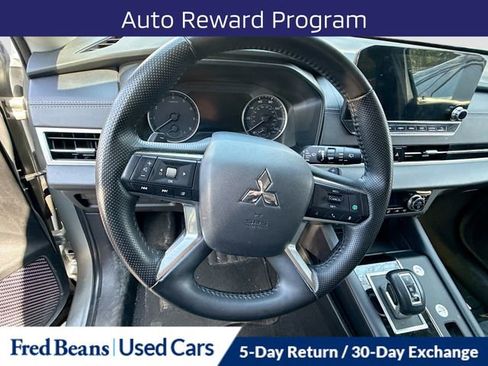 Used 2024 Mitsubishi Outlander SE Black Edition image 6