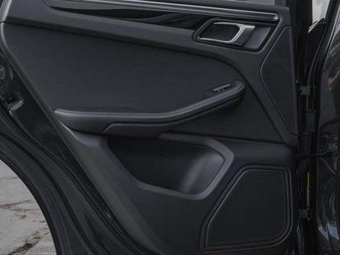 Used 2023 Porsche Macan Turbo image 23