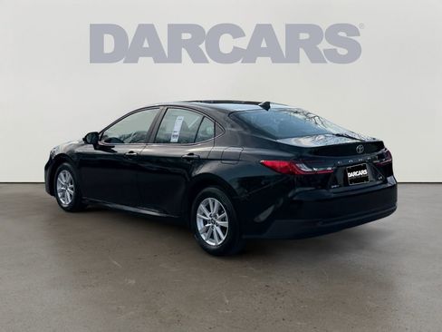Used 2025 Toyota Camry LE image 5