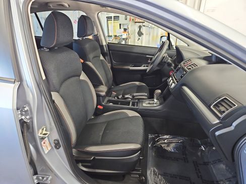 Used 2017 Subaru Crosstrek 2.0i Premium image 8