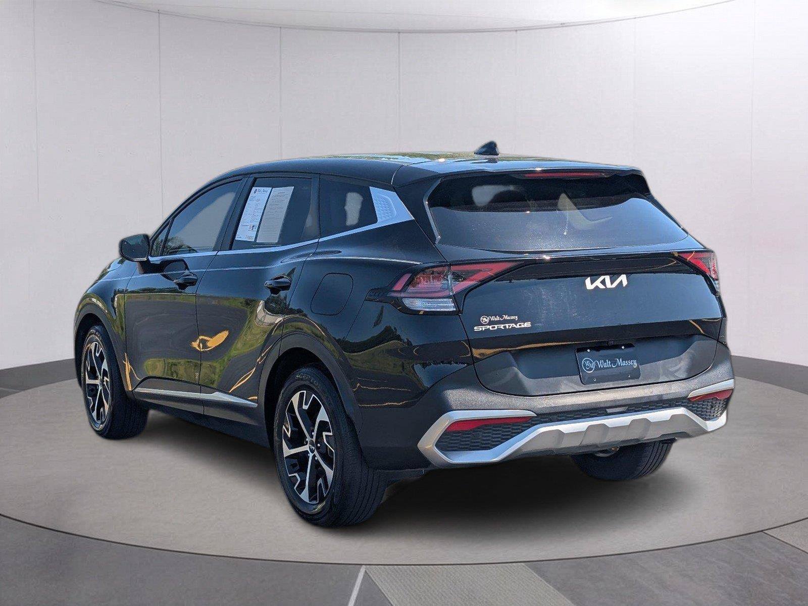 Used 2023 Kia Sportage EX FWD image 3