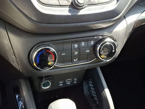 Used 2023 Chevrolet TrailBlazer LS FWD image 16