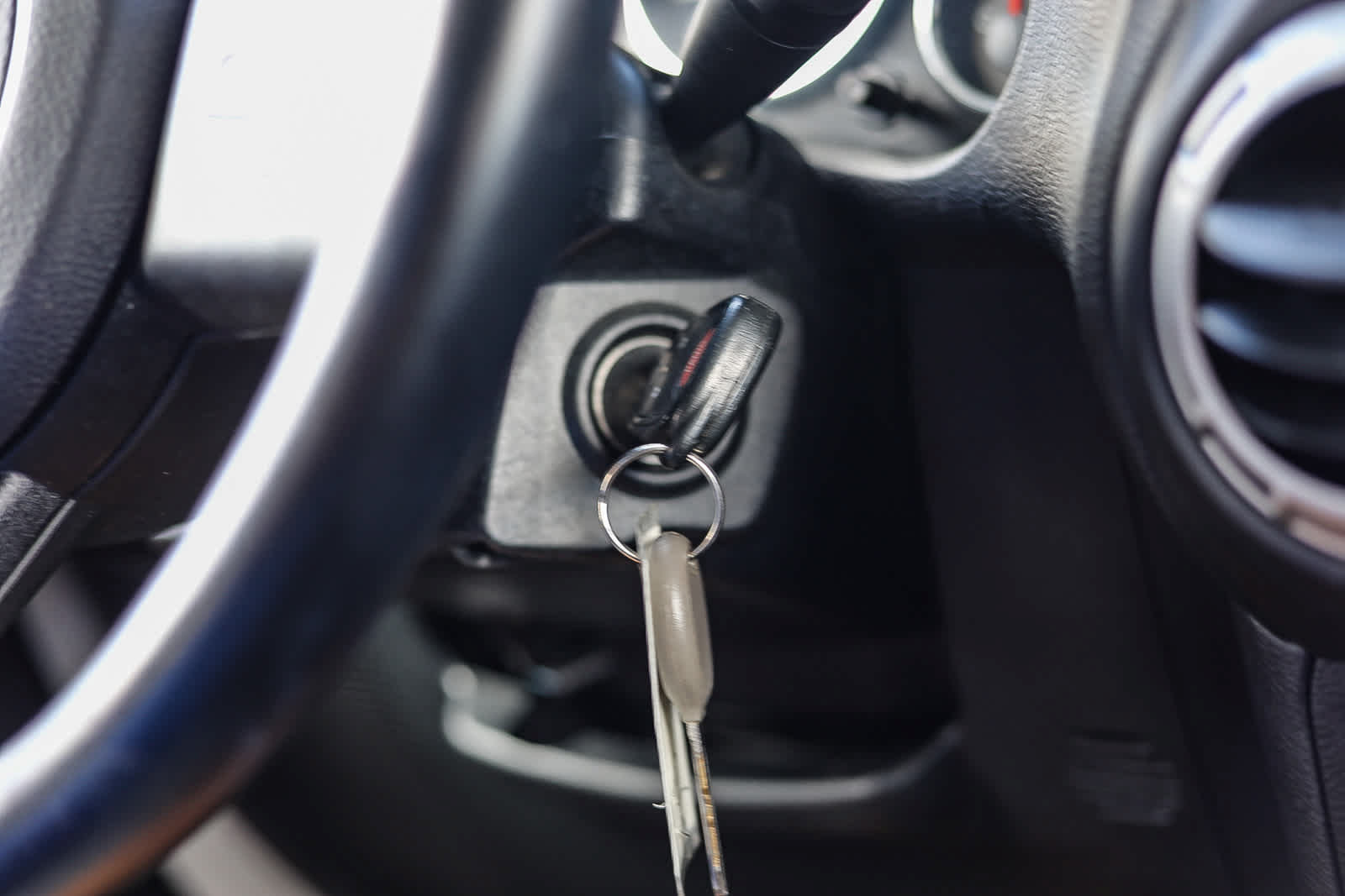 Used 2012 Jeep Wrangler Sahara w/ Connectivity Group AWD/4WD image 22