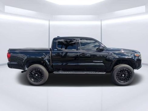 Used 2022 Toyota Tacoma SR5 w/ Technology Package RWD image 2