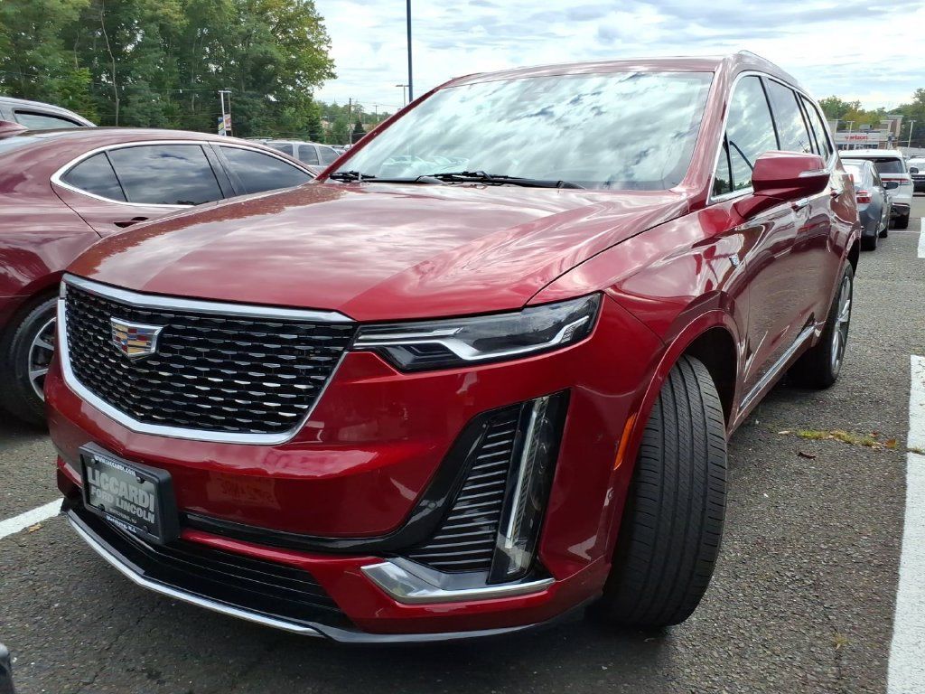 Used 2023 Cadillac XT6 Premium Luxury w/ Technology Package AWD/4WD image 1