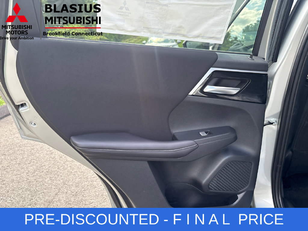 Used 2025 Mitsubishi Outlander ES AWD/4WD image 28