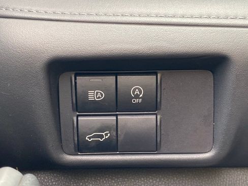 Used 2023 Toyota Highlander LE AWD/4WD image 26