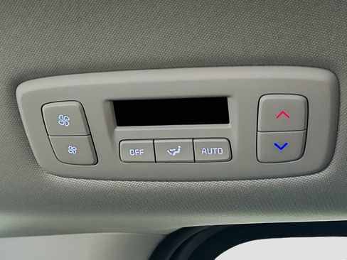 Used 2025 Kia Carnival EX FWD image 23
