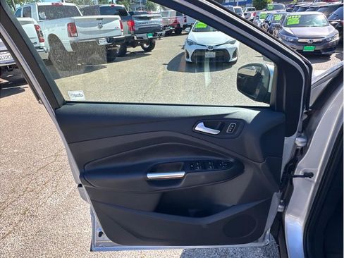 Used 2017 Ford Escape SE w/ Equipment Group 201A AWD/4WD image 15