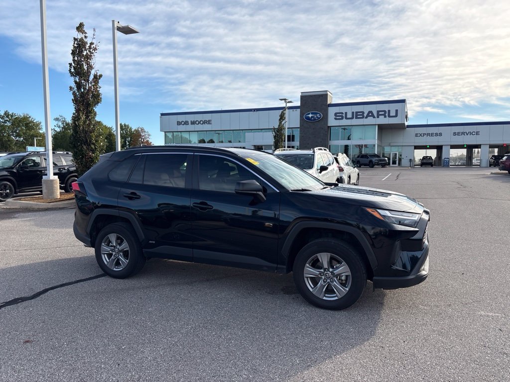 Used 2025 Toyota RAV4 LE AWD/4WD image 1