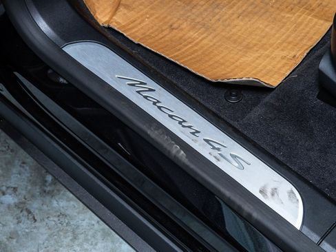 Certified 2025 Porsche Macan 4S Electric image 23