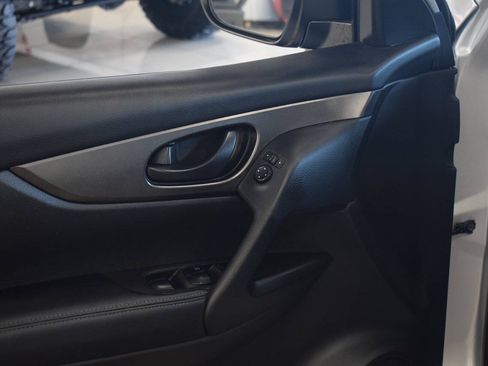 Used 2019 Nissan Rogue Sport S FWD image 41