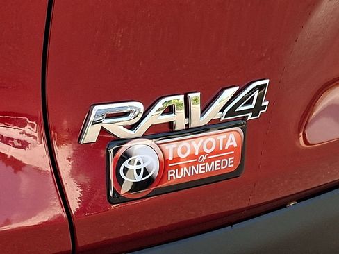 Certified 2025 Toyota RAV4 XLE FWD image 31