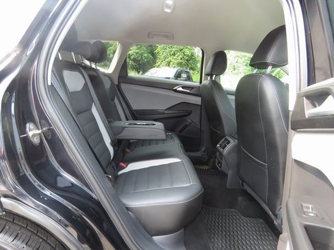 Used 2022 Volkswagen Taos SEL image 17