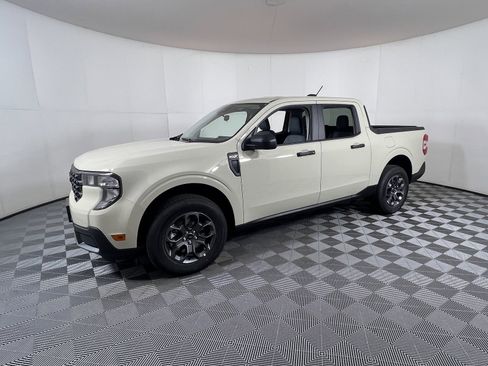 New 2025 Ford Maverick XLT image 2