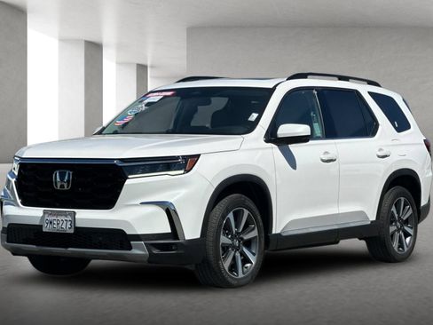 Certified 2025 Honda Pilot Touring image 8