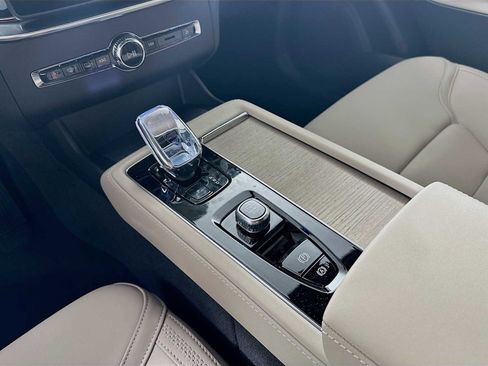 New 2026 Volvo XC90 T8 Plus w/ Protection Package Premier AWD/4WD image 15