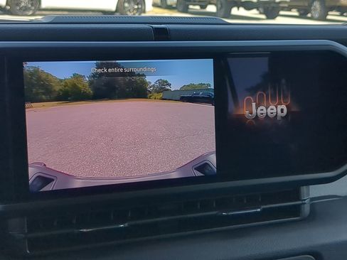 New 2025 Jeep Gladiator Sport image 18