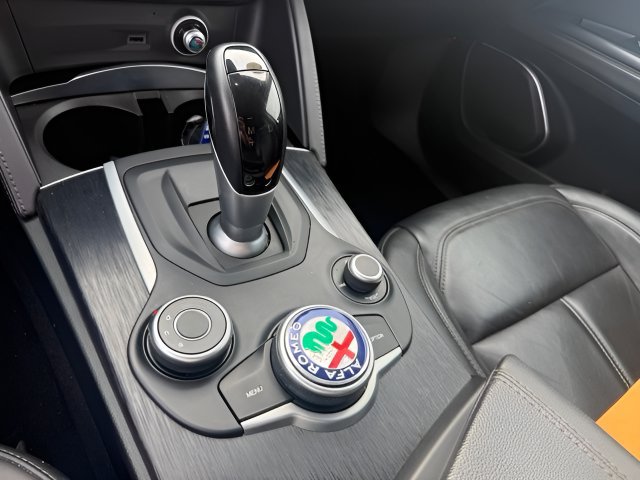 Used 2019 Alfa Romeo Stelvio AWD w/ Cold Weather Package image 19