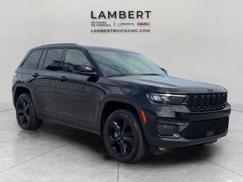 Used 2023 Jeep Grand Cherokee Altitude AWD/4WD image 7