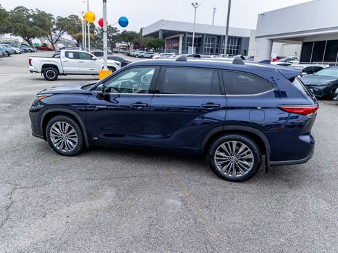 Used 2021 Toyota Highlander Platinum image 11